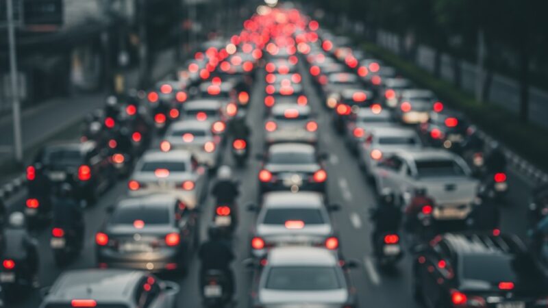 Świąteczne zmiany w ruchu w Mławie: co musisz wiedzieć przed 1 listopada