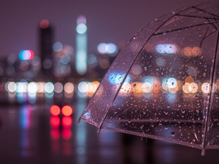 Gęsta mgła nad powiatem mławskim – zachowaj ostrożność!