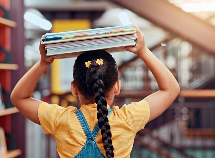 Pierwszaki z Mławy poznają tajniki ratusza z burmistrzem u boku