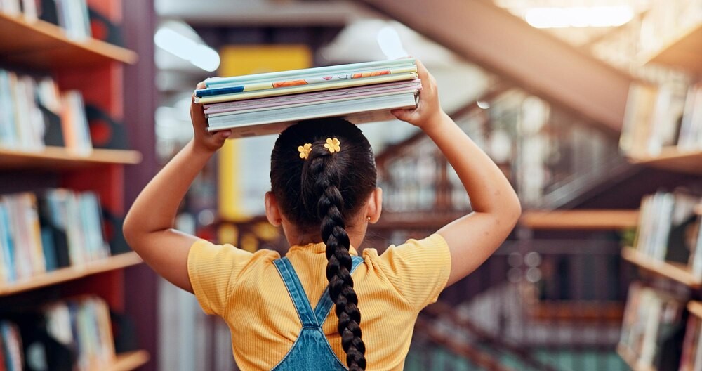 Pierwszaki z Mławy poznają tajniki ratusza z burmistrzem u boku