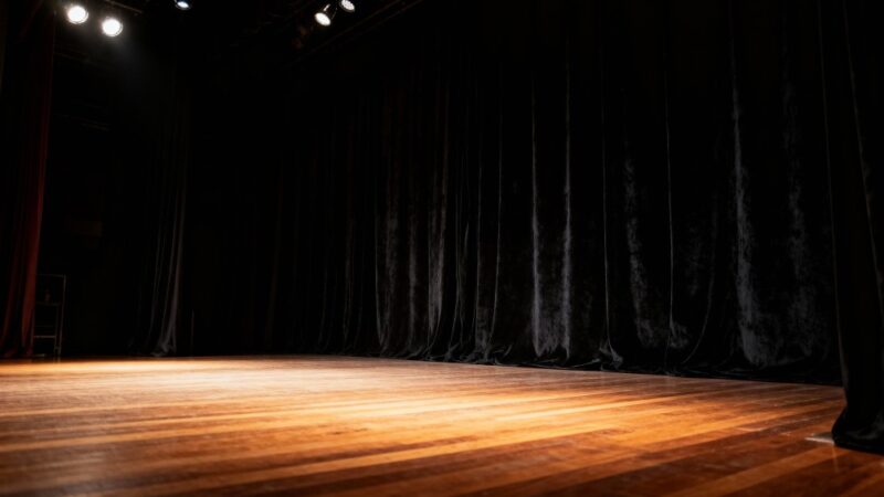 Ósmoklasiści z SP 4 zapraszają na magiczną inscenizację „Dziadów” cz. 2