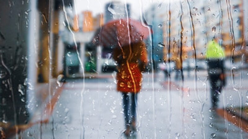 Intensywne opady śniegu w Mławie: ostrzeżenie dla mieszkańców