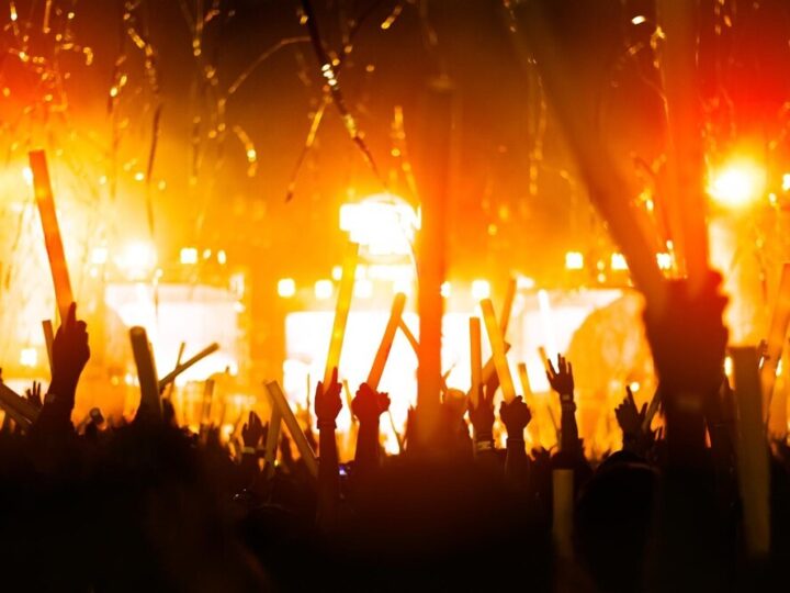 Czarek Sikora oczarował Mławę swoim stand-upem