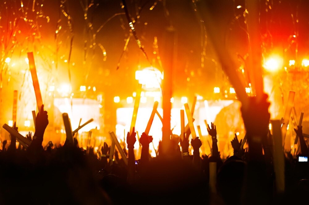 Czarek Sikora oczarował Mławę swoim stand-upem