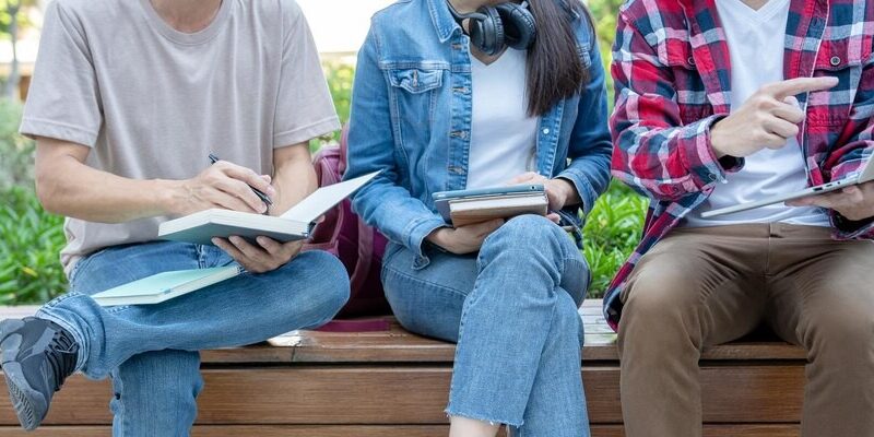 Amelia Domżalska z SP 4 triumfuje w międzyszkolnym konkursie plastycznym