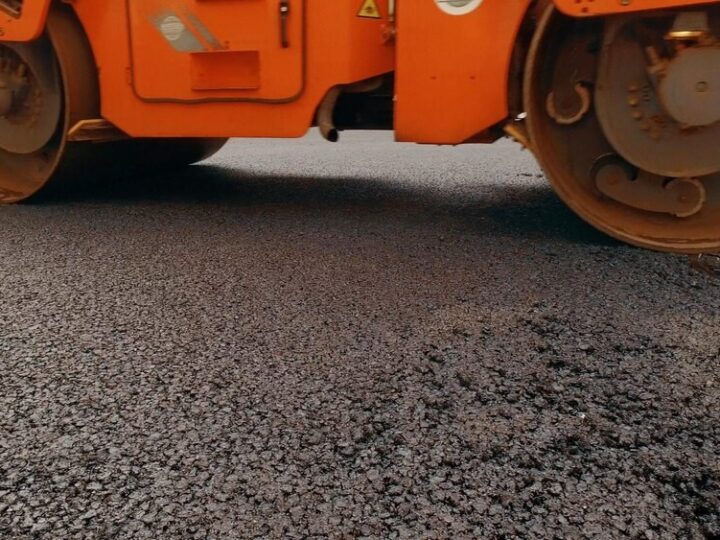 Zimowe ubytki w drogach: co je powoduje?