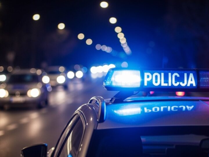 Zawód policjanta na żywo – uczniowie 1b w SP nr 3 poznają tajniki pracy stróżów prawa