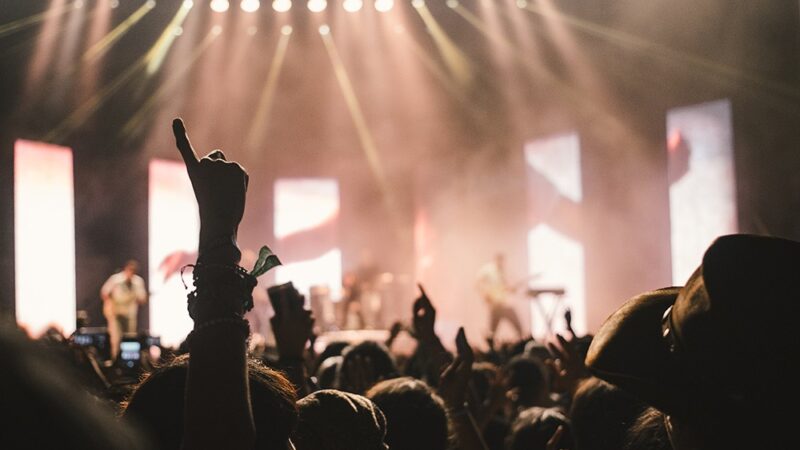 Jazzowe uniesienia w Mławie: Jarek Michaluk Trio wystąpi na żywo!