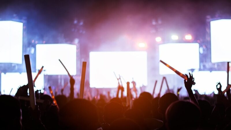 Piotr Bałtroczyk w Mławie – niezapomniany wieczór stand-upu!