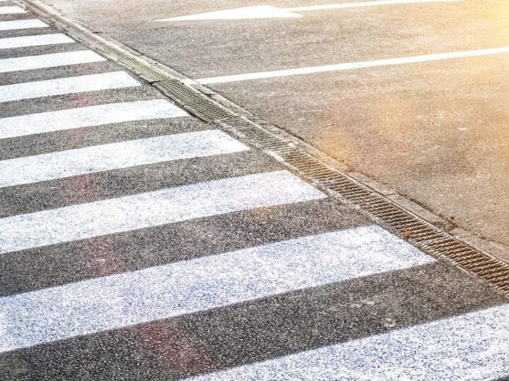 Nastolatki potrącone na przejściu: Wypadek na ul. Warszawskiej w Mławie