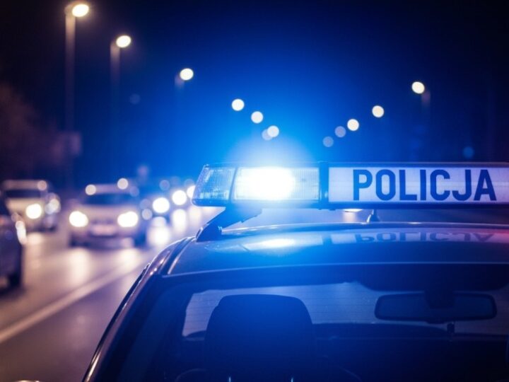 Policja poszukuje młodej kobiety, która ukradła perfumy w drogerii