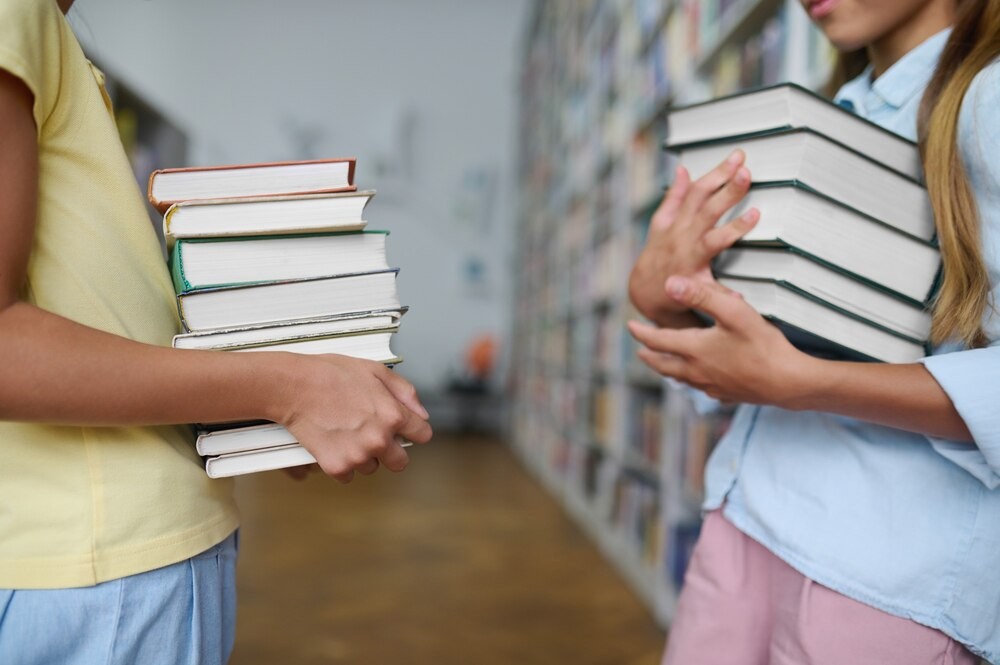 Warsztaty o ogrodach deszczowych w Mławie: Uczniowie uczą się retencji wody