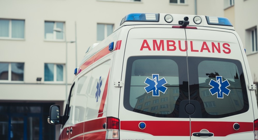 Jak ocalić życie podczas niebezpiecznych wakacji: kluczowe zasady przetrwania w wodzie