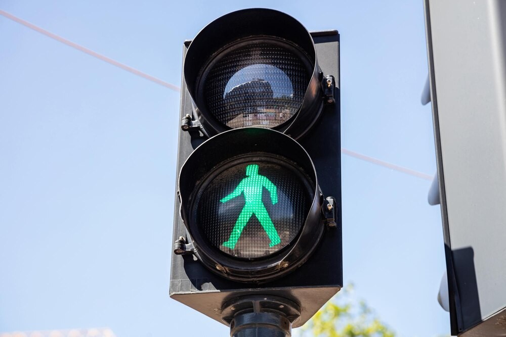 Potrącenie na przejściu w Mławie – policja wzywa do ostrożności