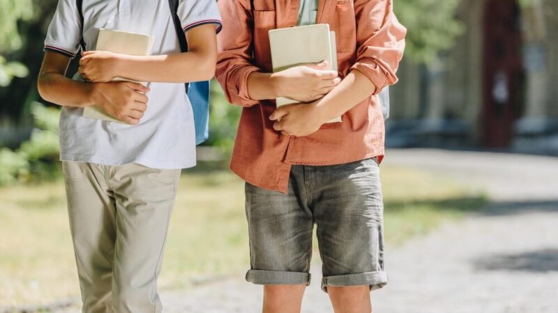 Mundurowy start roku szkolnego w Mławie: uczniowie klas policyjnych i wojskowych rozpoczynają naukę